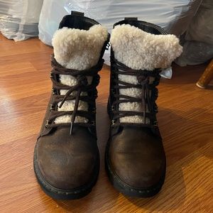 Sorel winter boots, worn once, size 10
